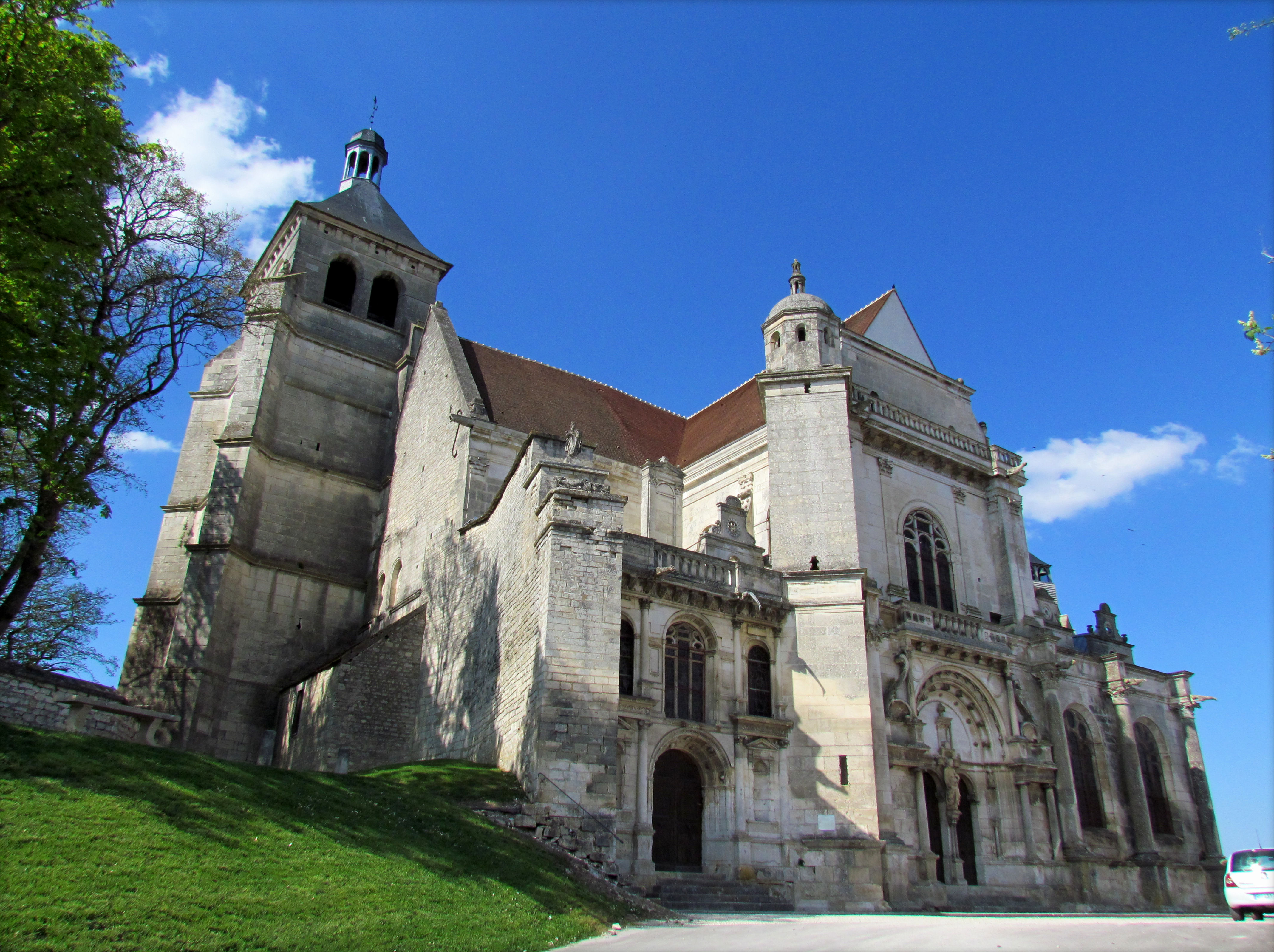 l'église Saint-Pierre de Tonnerre